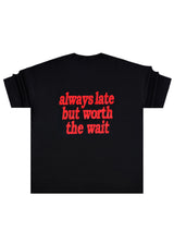 Ανδρική κοντομάνικη μπλούζα oversized Close society-STO-203-black always late but worth the wait