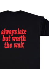 Ανδρική κοντομάνικη μπλούζα oversized Close society-STO-203-black always late but worth the wait